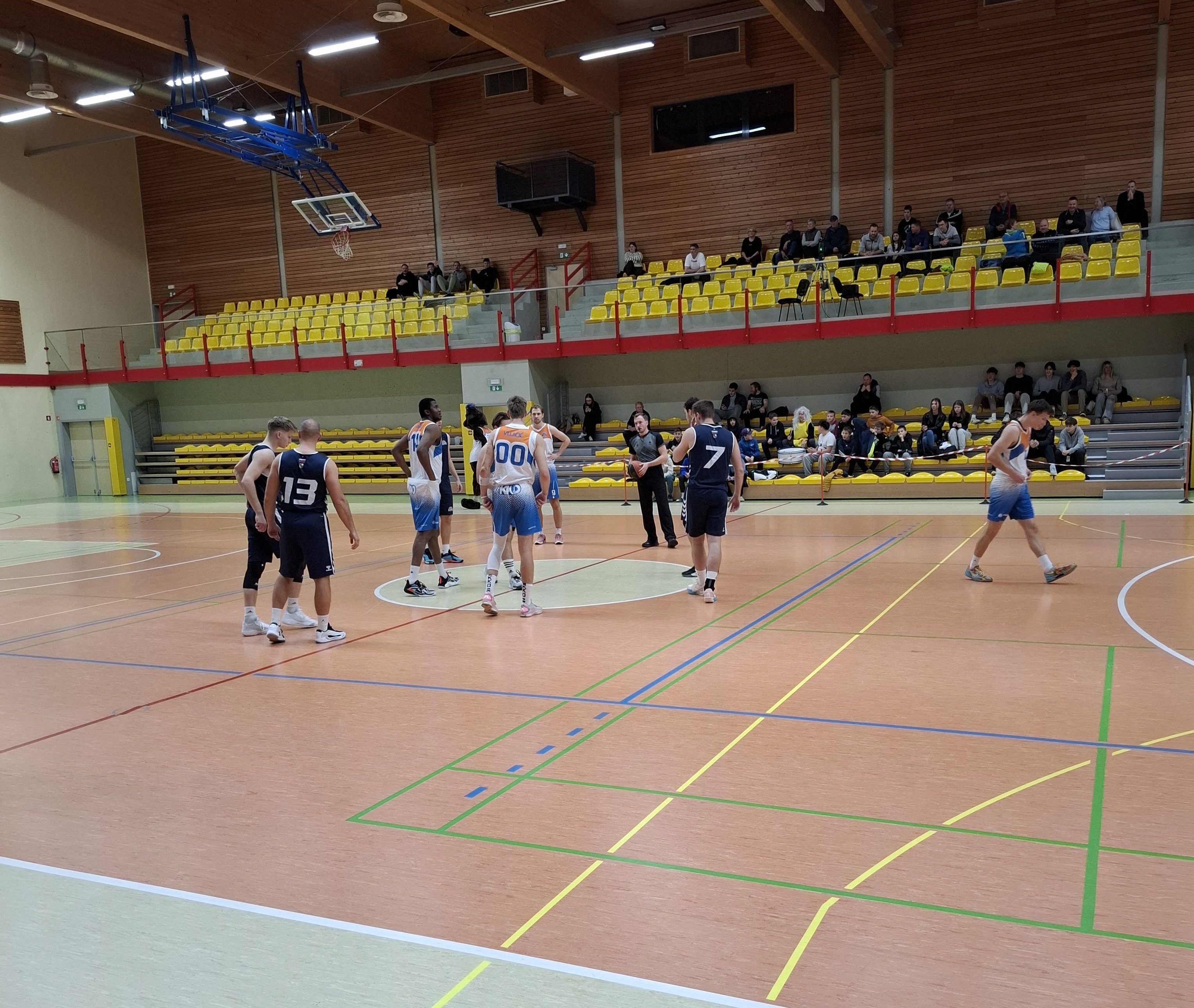 Elektra ostaja pri treh zmagah