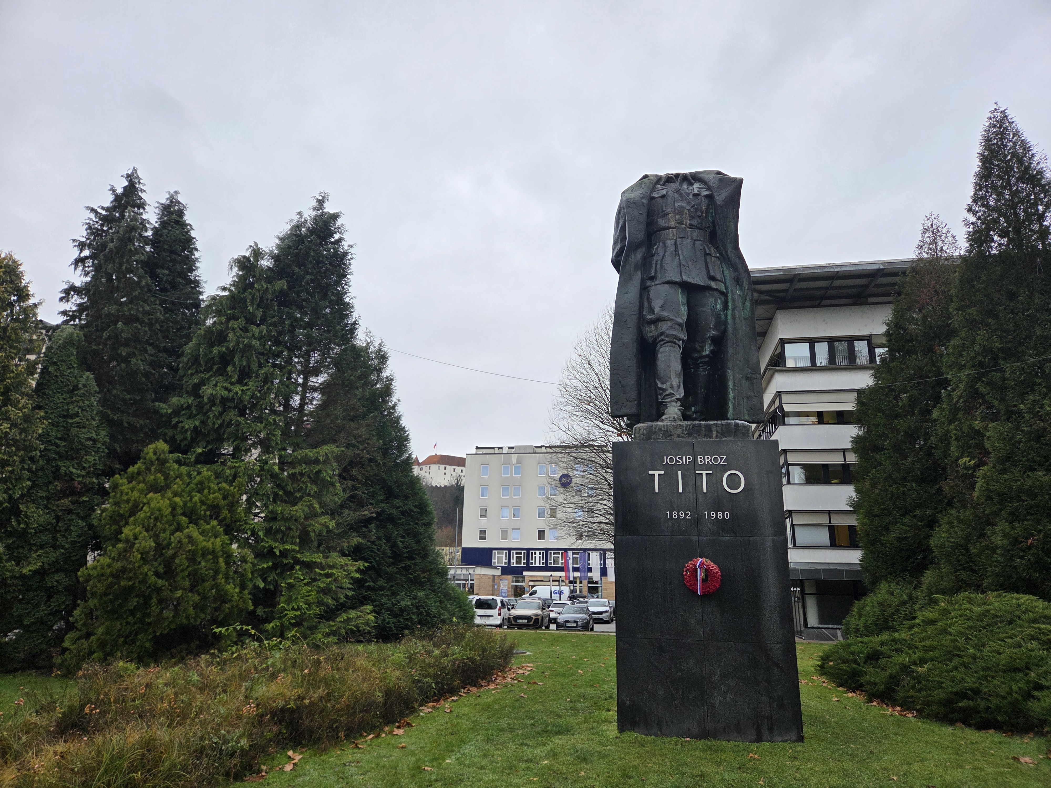 Titov spomenik poškodovan (19)